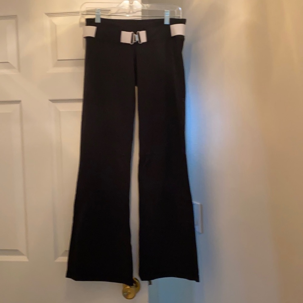 Lululemon size 6 black pants with reversible belt